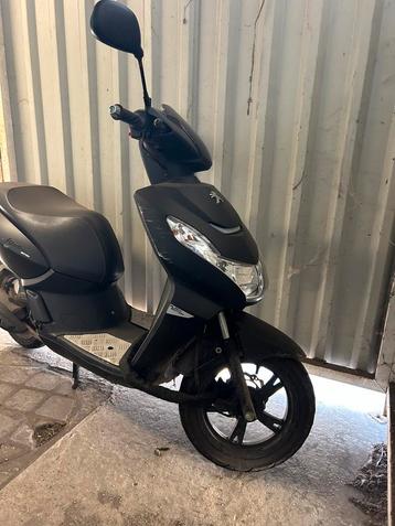 Peugeot kissbee black edition, Fietsen en Brommers, Ophalen, Gebruikt, Klasse B (45 km/u), Benzine