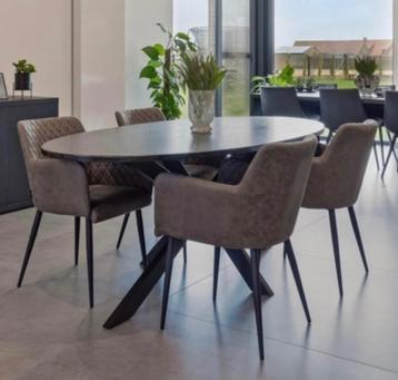 4 eetkamerstoelen beschikbaar voor biedingen