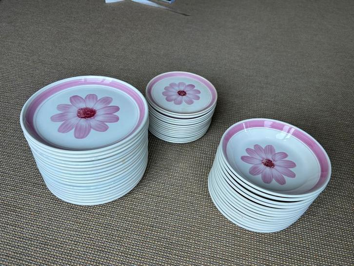 assiette en faïence modèle "Roseline", Huis en Inrichting, Keuken | Servies, Zo goed als nieuw, Ophalen of Verzenden