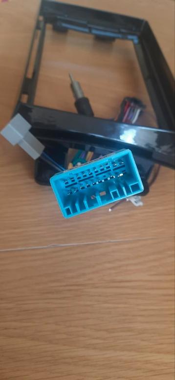 Radio paneel met verloopkabel  beschikbaar voor biedingen