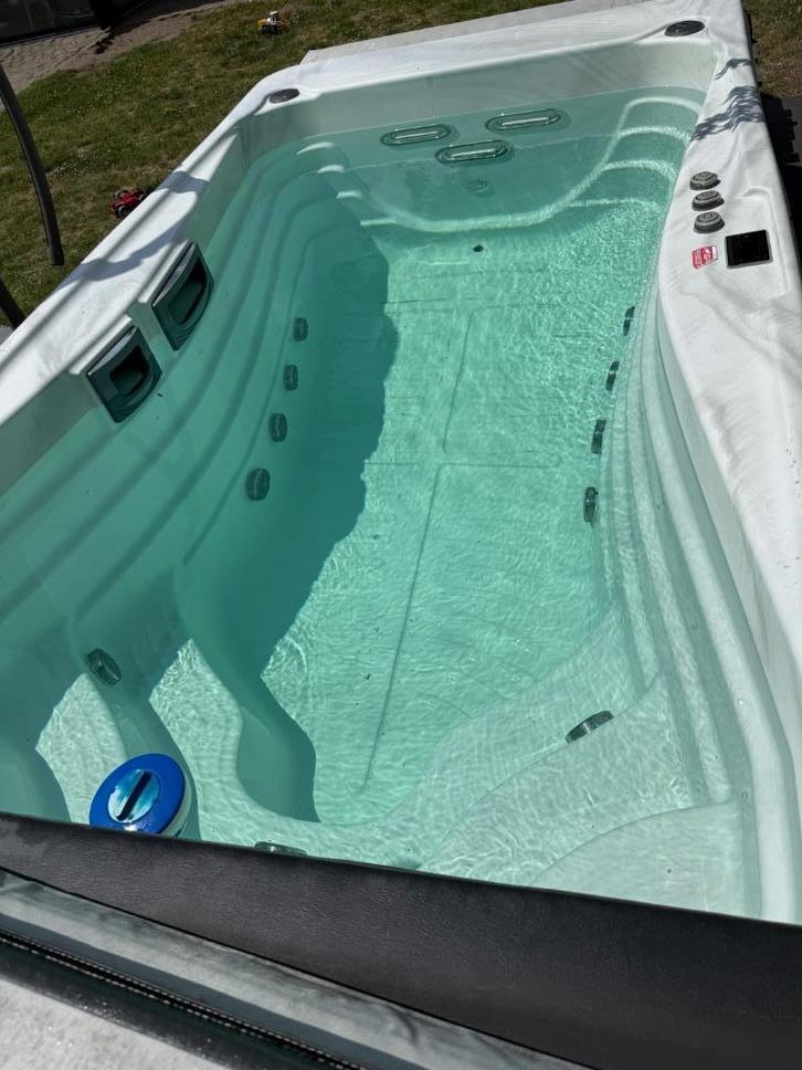 Zwemspa, Tuin en Terras, Bubbelbaden en Hottubs, Zo goed als nieuw, Vast, Afdekzeil, Filter, Ophalen