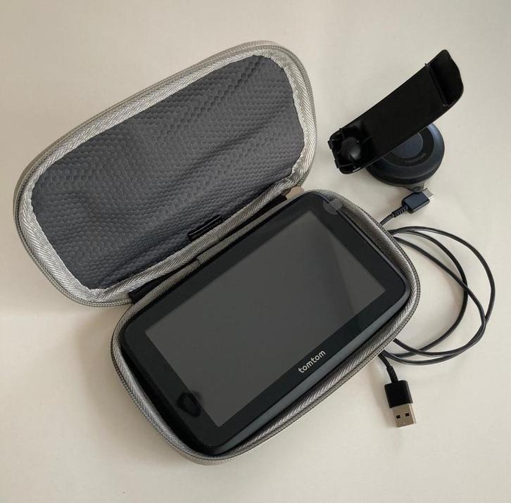 TomTom GO Camper Tour 2 + Beschermhoes, Auto diversen, Autonavigatie, Zo goed als nieuw, Ophalen