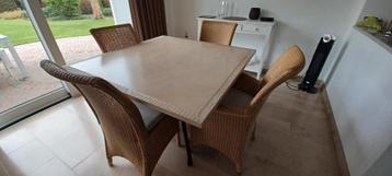 tafel beschikbaar voor biedingen