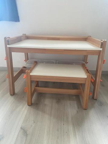 Verstelbare kindertafel met bank beschikbaar voor biedingen