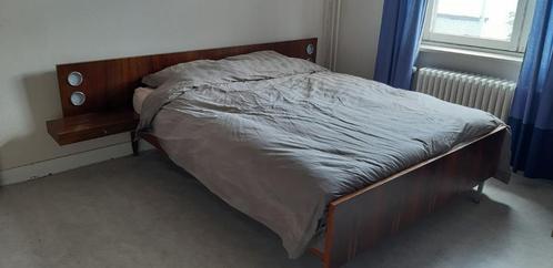 Tweepersoonsbed vintage, Huis en Inrichting, Slaapkamer | Bedden, Gebruikt, Tweepersoons, 160 cm, 200 cm, Hout, Bruin, Ophalen