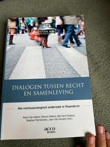Bernard Hubeau - Dialogen tussen recht en samenleving beschikbaar voor biedingen
