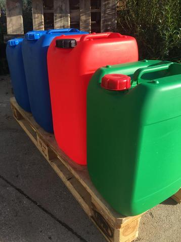Bidons/ jerrycans 20 liter en 25 liter +- 60 stuks per soort beschikbaar voor biedingen