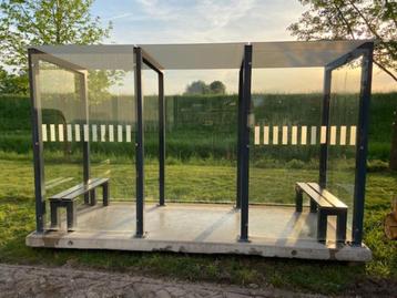 abri , rookhok , bushalte beschikbaar voor biedingen