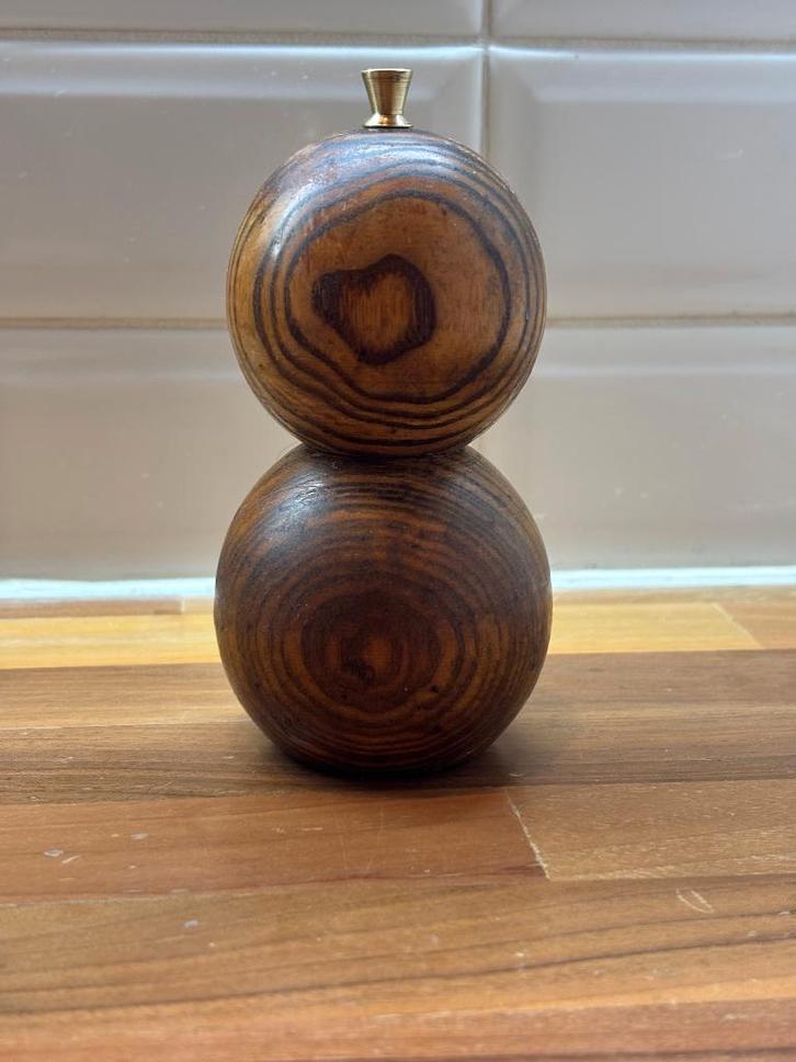 Moulin à poivre suisse vintage des années 1960, Antiquités & Art, Antiquités | Ustensiles de cuisine, Enlèvement ou Envoi