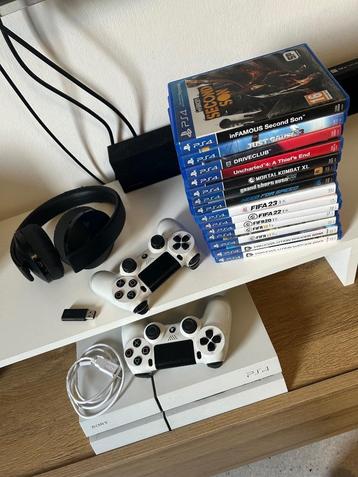PlayStation 4 met toebehoren  beschikbaar voor biedingen