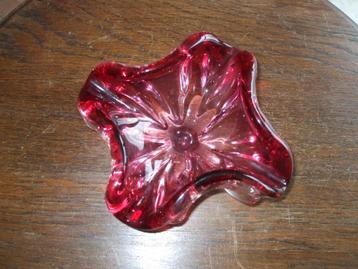 Vide poche in bordeau glas beschikbaar voor biedingen