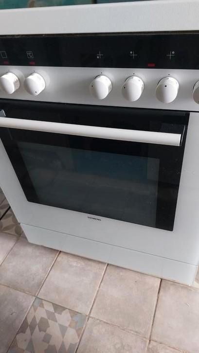 Fornuis met oven en 4 kookplaten (Siemens), Elektronische apparatuur, Fornuizen, Gebruikt, Ophalen