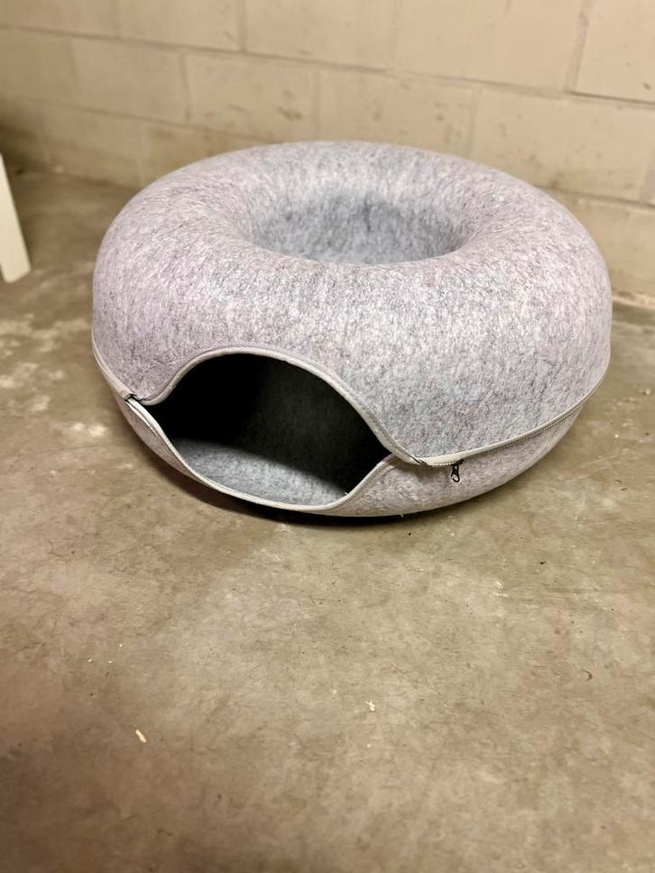 Donut kattenmand, Dieren en Toebehoren, Kattenmanden, Zo goed als nieuw, Vilt, Ophalen