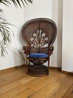 VINTAGE ROTAN PAUWSTOEL, Huis en Inrichting, Ophalen, Bruin, Riet of Rotan, Zo goed als nieuw