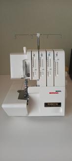 Bernina 800DL overlock machine, Hobby en Vrije tijd, Naaimachines en Toebehoren, Ophalen, Zo goed als nieuw, Lockmachine, Bernina