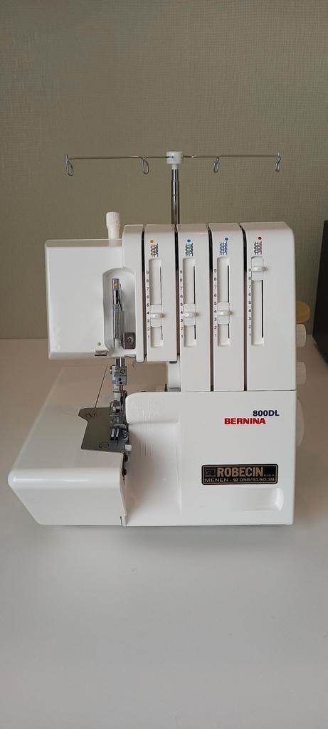 Bernina 800DL overlock machine, Hobby en Vrije tijd, Naaimachines en Toebehoren, Zo goed als nieuw, Lockmachine, Bernina, Ophalen