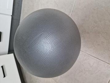 Pillates bal beschikbaar voor biedingen