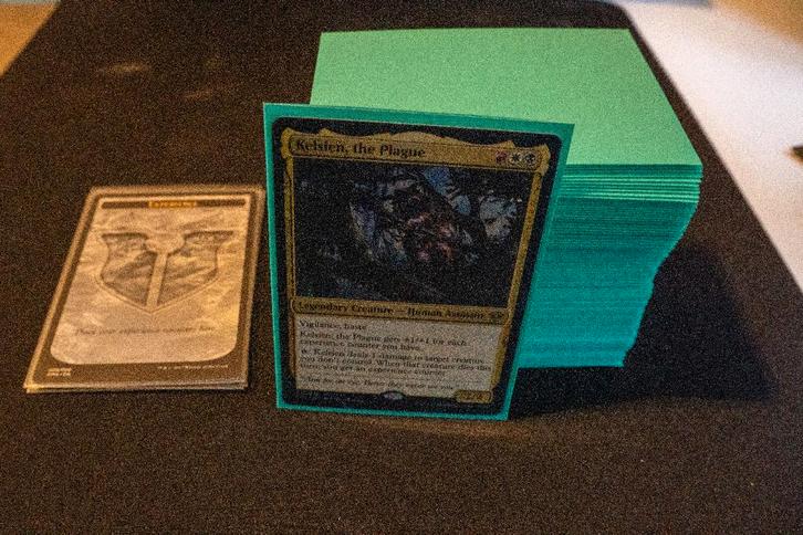 MTG Commander Deck - Kelsien, the Plague, Hobby en Vrije tijd, Verzamelkaartspellen | Magic the Gathering, Zo goed als nieuw, Speeldeck