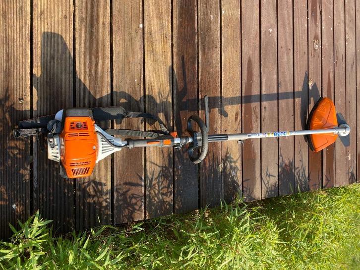 Location débroussailleuse stihl 131, 1400W, Tuin en Terras, Bosmaaiers, Gebruikt, Benzine, 10 tot 30 cm, Ophalen