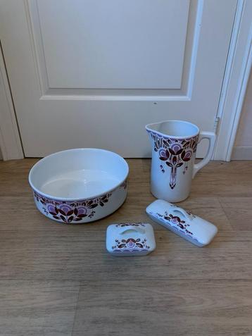 Vintage toiletset uit 1920/1930 beschikbaar voor biedingen
