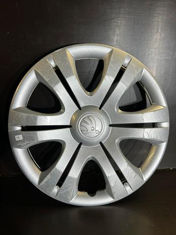 1 Skoda Fabia octavia roomster scala 15" wieldop beschikbaar voor biedingen