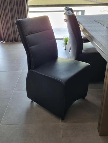 6 Eetkamerstoelen beschikbaar voor biedingen