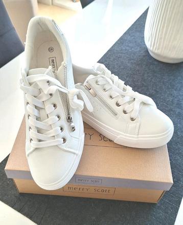 Nieuwe Sneakers dames  beschikbaar voor biedingen