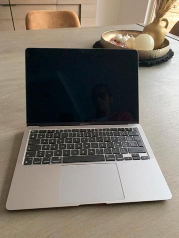 Apple macbook air 13 versie macOS  14.6.1