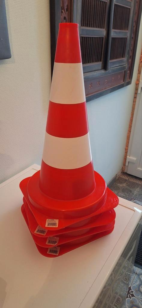 À VENDRE : Lot de 4 cônes de signalisation (50 cm), Bricolage & Construction, Bricolage & Rénovation Autre, Enlèvement