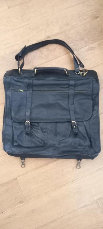 Valise pliable en cuire beschikbaar voor biedingen