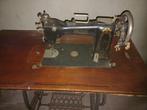 vintage naaimachine Brutus incl. houten tafel en onderstel, Antiek en Kunst, Antiek | Naaimachines, Ophalen