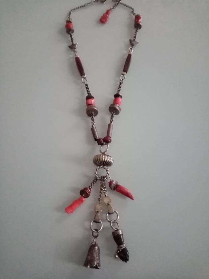 Aziatische boeddhistische ketting in metaal/koraalpoeder jar, Handtassen en Accessoires, Kettingen, Zo goed als nieuw, Steen of Mineraal