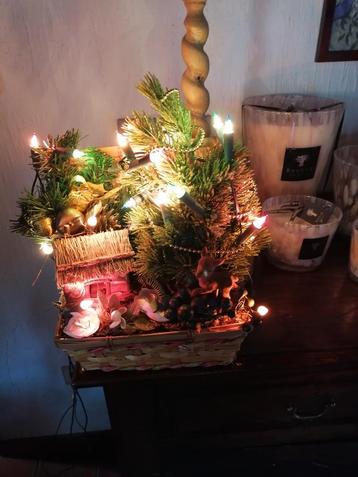 Vintage kerstboomje in mand beschikbaar voor biedingen