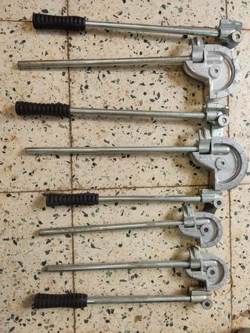 Buizenplooiers beschikbaar voor biedingen