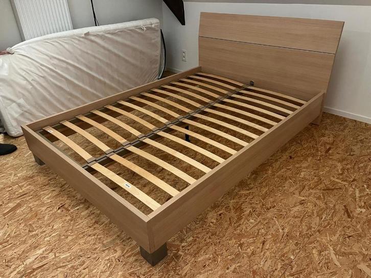 Bed met matras, Huis en Inrichting, Slaapkamer | Bedden, Zo goed als nieuw, Tweepersoons, 140 cm, 200 cm, Hout, Bruin, Ophalen
