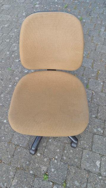 Bureaustoel beschikbaar voor biedingen