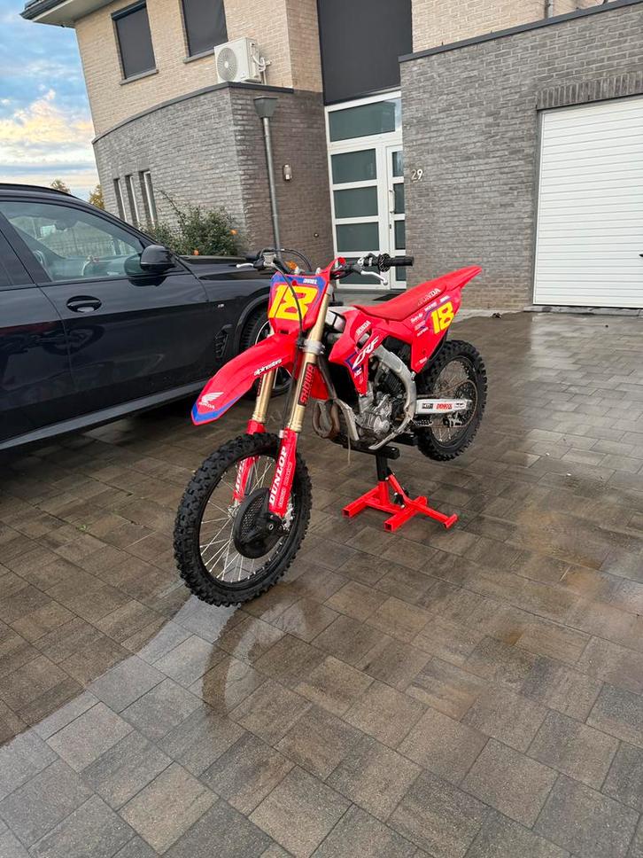 Honda crf 250r 2024, Fietsen en Brommers, Brommers | Crossbrommers, Zo goed als nieuw, Honda, Ophalen