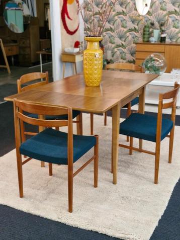 Vintage eettafel jaren 70 klein  model beschikbaar voor biedingen
