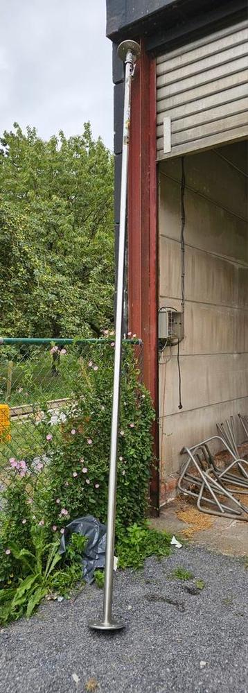 Danspaal in inox beschikbaar voor biedingen