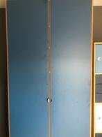 Hoge kleerkast. Blauw. 2 draaideuren. Ikea. Praktisch, Huis en Inrichting, Kasten | Kleerkasten, Ophalen of Verzenden, Zo goed als nieuw