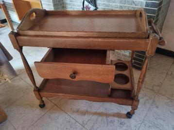bijzettafel met wieltjes (eik) beschikbaar voor biedingen