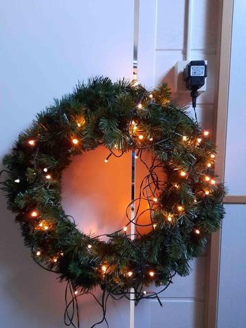 2 kerstkransen met verlichting etc... apart te koop beschikbaar voor biedingen