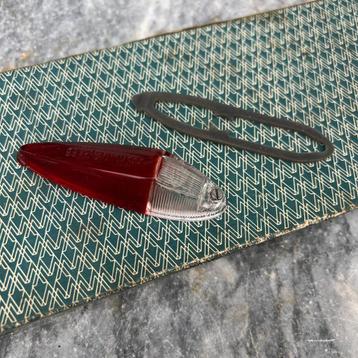 VW Type 3 NOS zijmarkeringslicht rood wit Hella 311949101 beschikbaar voor biedingen