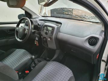 Peugeot 108 airbagset zoals afgebeeld met rechter spanner  beschikbaar voor biedingen