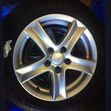 Winterbanden op velg 205/60R16 beschikbaar voor biedingen