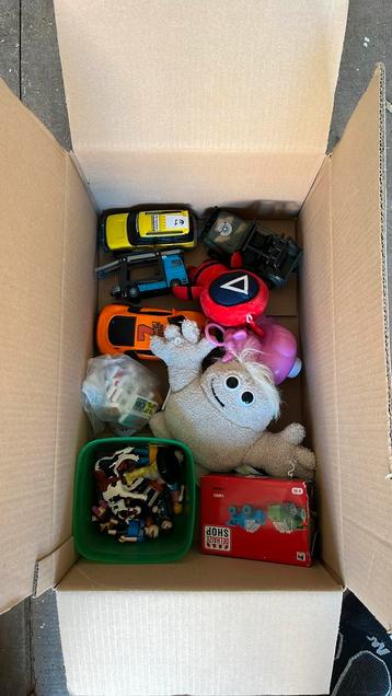 Speelgoed en knuffel lot beschikbaar voor biedingen