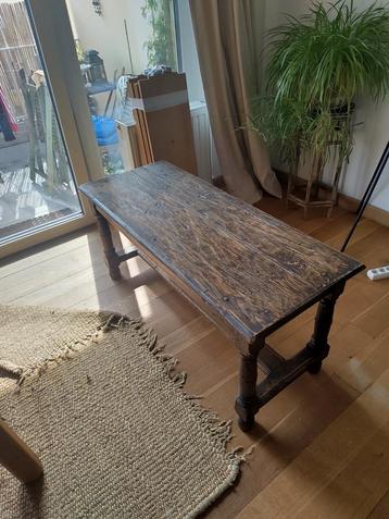 Table basse rustique en bois massif  disponible aux enchères