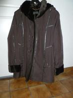 Bruine wintermantel met capuchon voor dames, maat 42/44, Kleding | Dames, Ophalen of Verzenden, Zo goed als nieuw, Maat 42/44 (L)