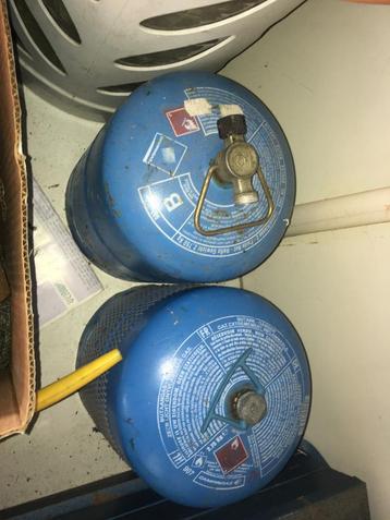 2 kleine blauwe gasflessen beschikbaar voor biedingen