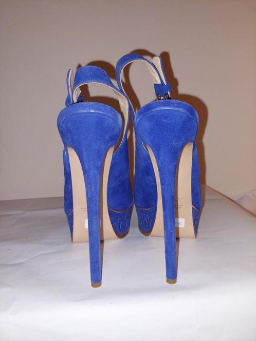 295C* Casadei - sexy sandales bleues full cuir tal 16 cm(39), Vêtements | Femmes, Chaussures, Comme neuf, Chaussures à haut talons